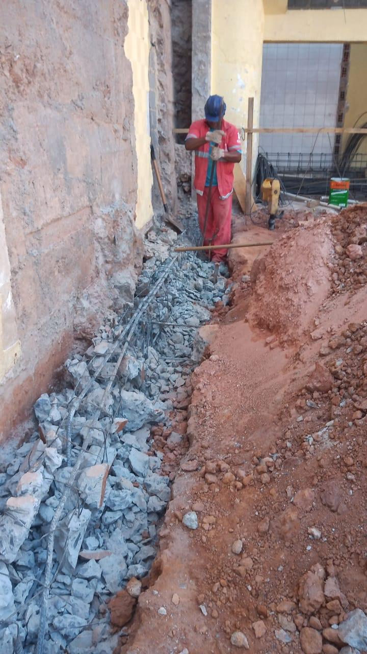 - Demolição da fundação da antiga edificação, para dar inicio a fundação da nova edificação!
